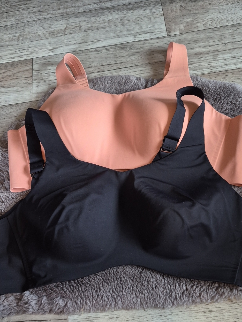 Knix Seamless Support Bra - Black & Peach